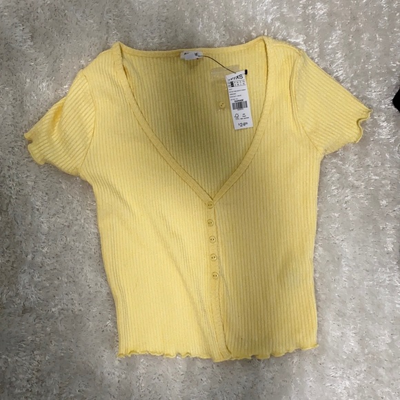 Never been used flyaway top, with buttons and tag! - Picture 2 of 2